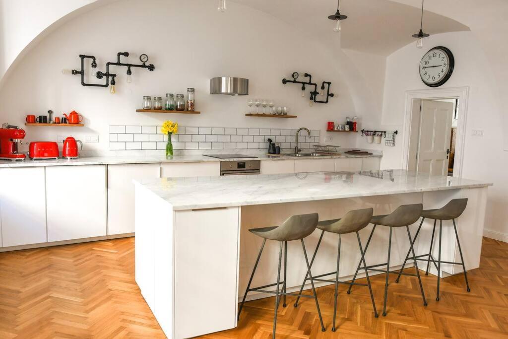 Beautiful 2Bed Apartment In The Centre Of Varaždin Exterior foto